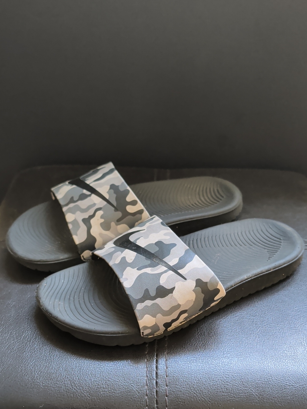 Nike Boys Size 2 Kawa Gray Camo Print Slide Slip On Beach Summer Sandals